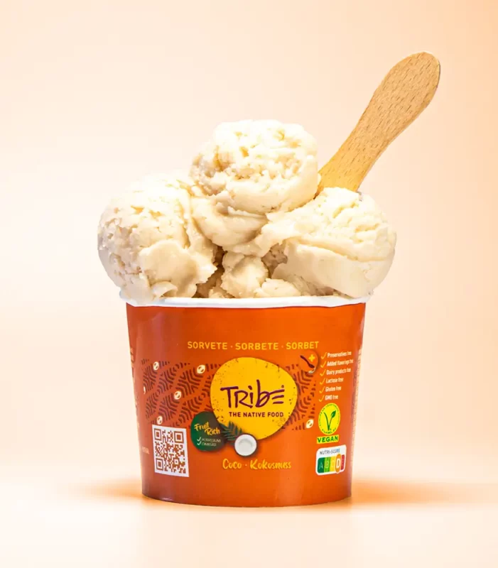 Sorbet de coco da Tribe Açaí, com elegância tropical e sabor natural